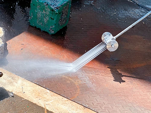 Werkzeuge zum Aufauten von Gebäudewänden --- Hochdruck Wasserstrahlsaugmaschine